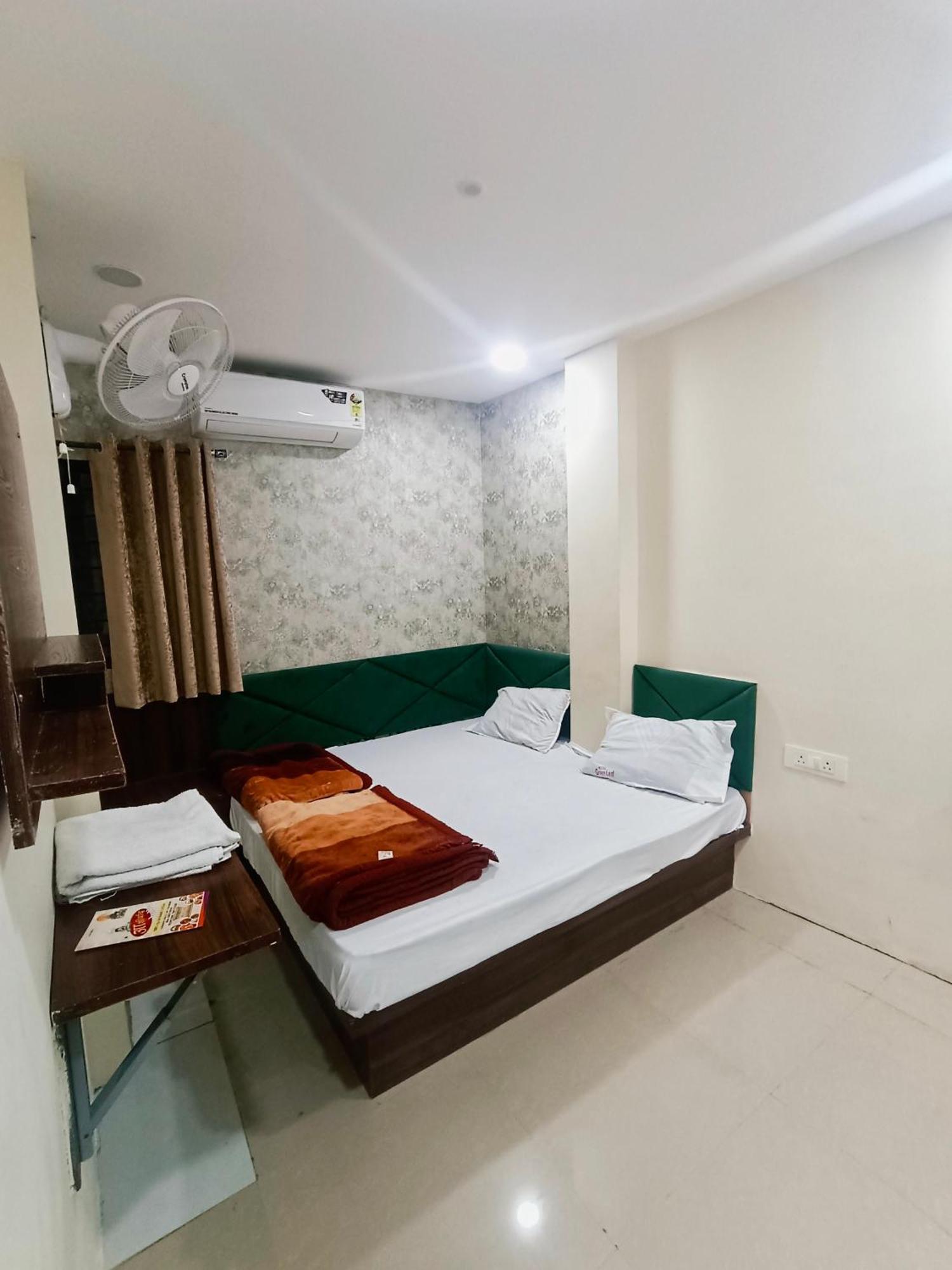Green Leaf Hotel Ujjain Exterior foto