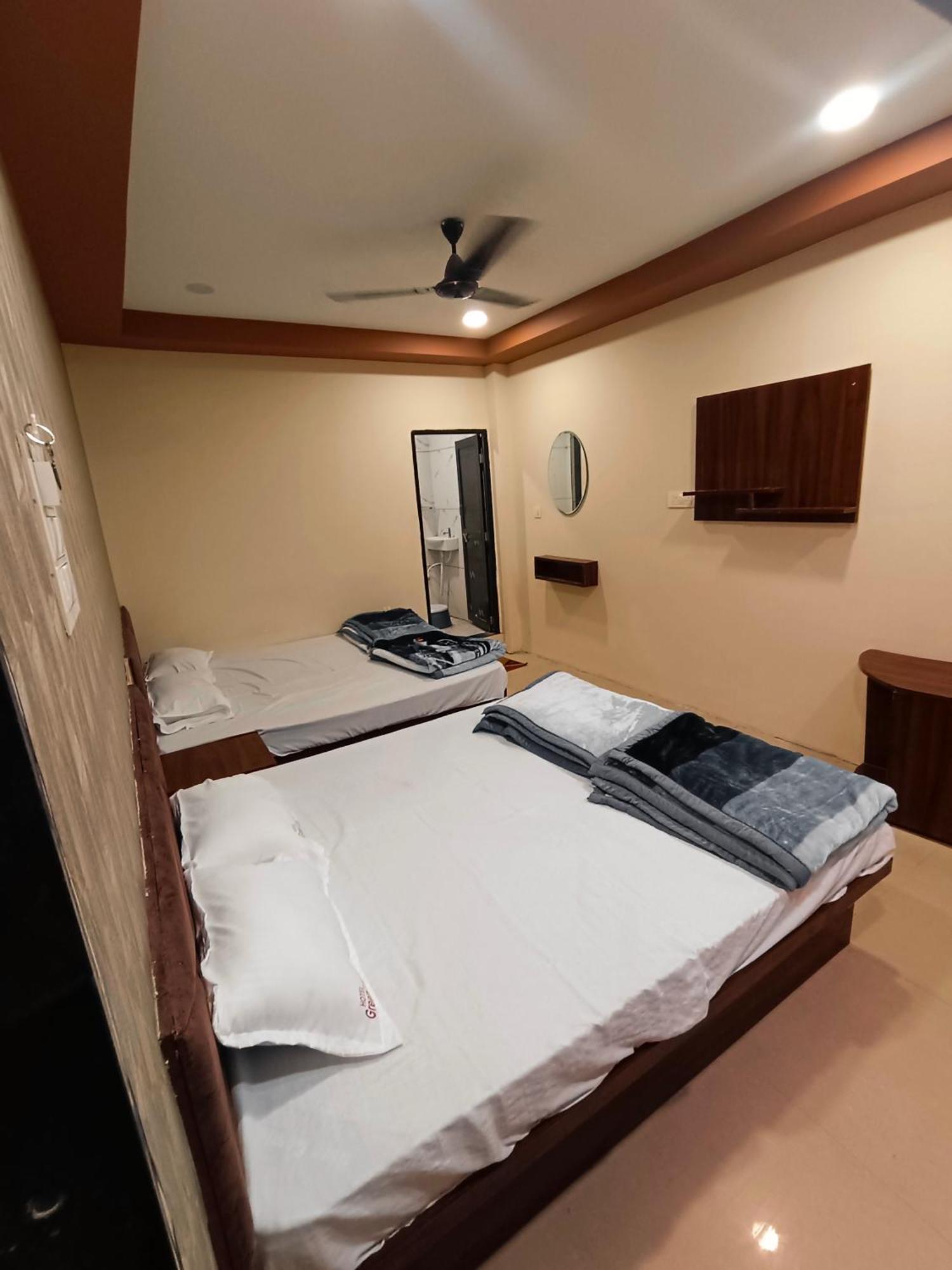 Green Leaf Hotel Ujjain Exterior foto